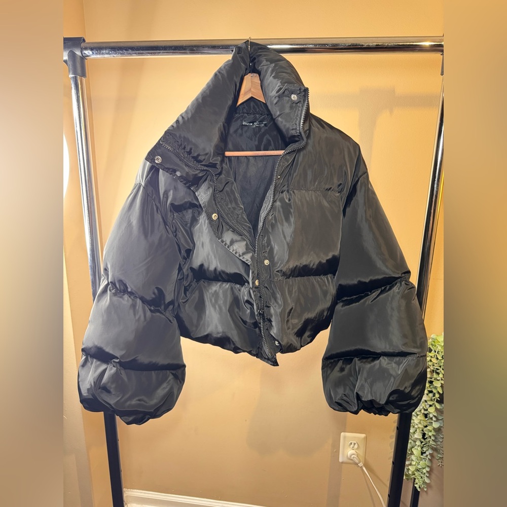 SHEIN Black Cropped Puffer Jacket